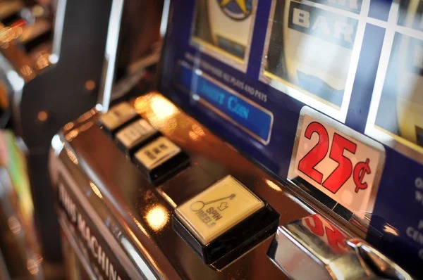 dipo4d Andar Bahar live dealer table with Andar and Bahar card piles visible on camera